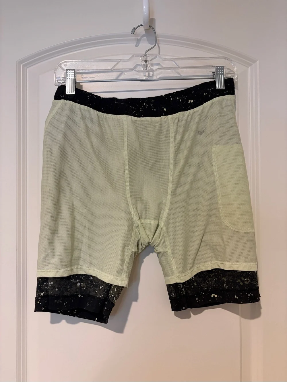 Fabletics Men’s Black and Green Speckled The One Lined Short - Est M